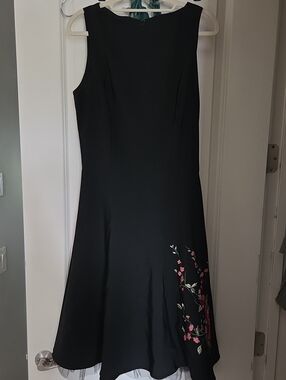 Black Floral-Embroidered A-Line Skirt Size 7